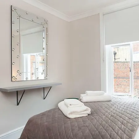 Stylish And 2 Bed -free Parking Appartamento York