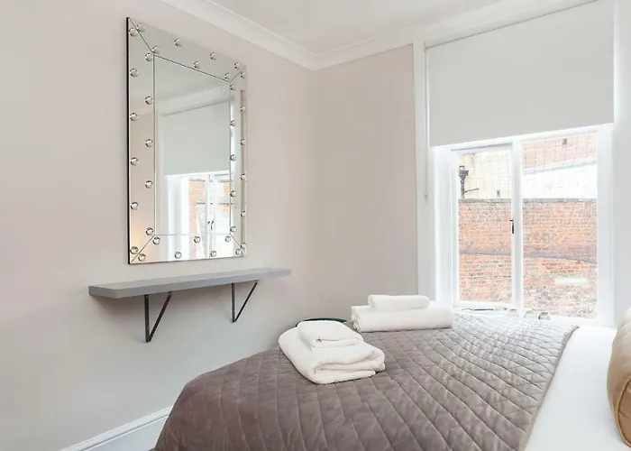 Stylish And 2 Bed -free Parking Appartement York